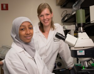 Hanan Sinada with her mentor, Gladstone Postdoctoral Researcher Dr. Grietje Krabbe