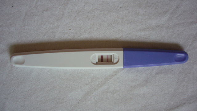 640px-PositivePregnancyTest